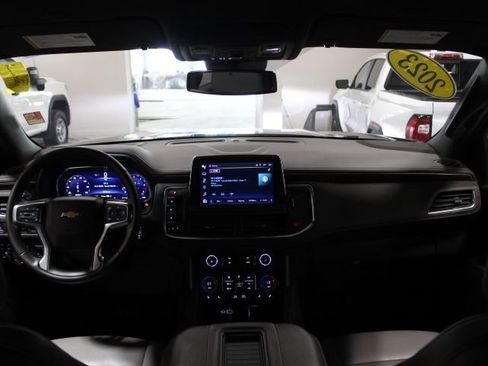 Used 2023 Chevrolet Suburban LT w/ Luxury Package AWD/4WD image 2