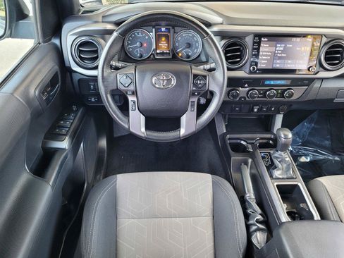 Used 2022 Toyota Tacoma TRD Off-Road AWD/4WD image 21