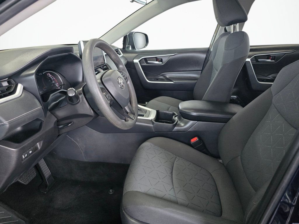 Used 2025 Toyota RAV4 XLE AWD/4WD image 20