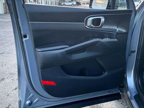 Used 2024 Kia Sorento S image 23