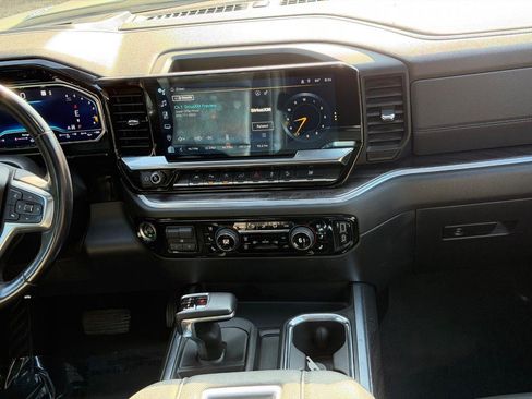 Used 2022 Chevrolet Silverado 1500 LTZ w/ LTZ Premium Package AWD/4WD image 13
