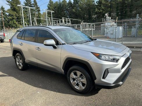 Used 2022 Toyota RAV4 LE AWD/4WD image 3