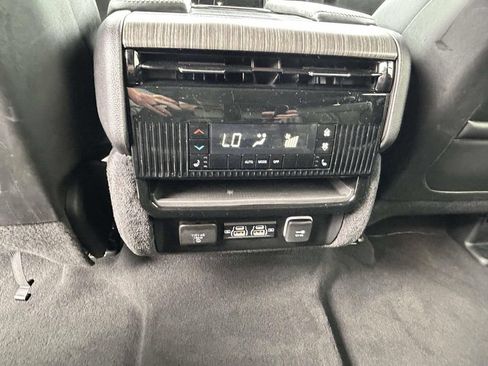 Used 2024 Jeep Wagoneer Series II w/ Flexible Seating Group RWD image 10