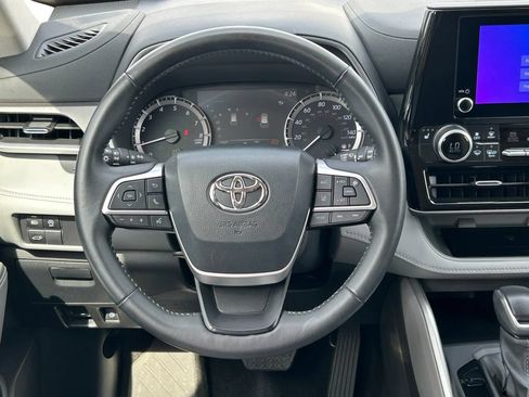 Certified 2025 Toyota Highlander XLE FWD image 42