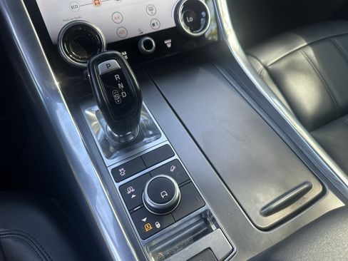 Used 2019 Land Rover Range Rover Sport SE AWD/4WD image 24