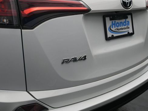 Used 2017 Toyota RAV4 LE FWD image 11