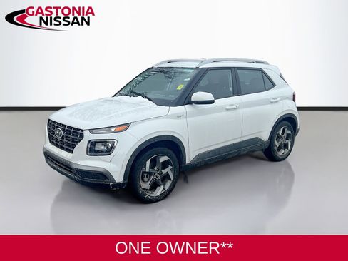 Used 2025 Hyundai Venue SEL image 3