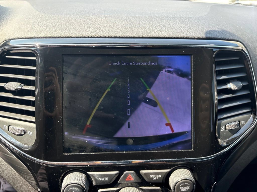 Used 2020 Jeep Grand Cherokee Altitude RWD image 24