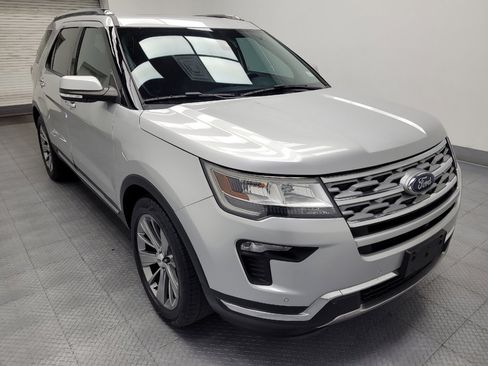 Used 2018 Ford Explorer Limited w/ Ford Safe & Smart Package FWD image 13