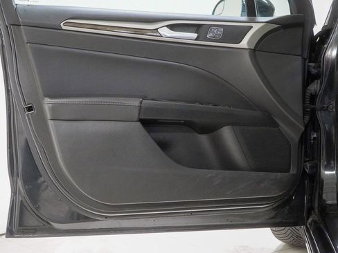 Used 2015 Ford Fusion SE w/ Equipment Group 202A image 16