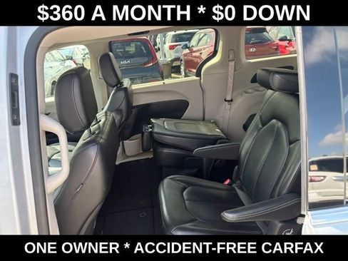 Used 2023 Chrysler Pacifica Touring-L FWD image 36