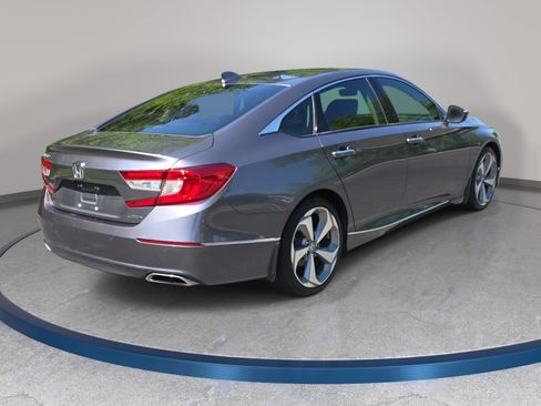 Used 2018 Honda Accord Touring image 5