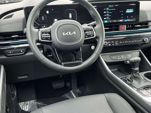 Certified 2026 Kia Carnival SX Prestige FWD image 3