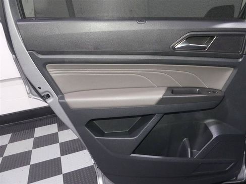 Used 2022 Volkswagen Atlas SE w/ Panoramic Sunroof Package FWD image 25