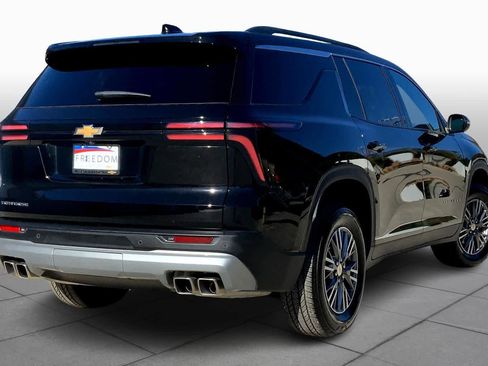 Used 2025 Chevrolet Traverse LT FWD image 13