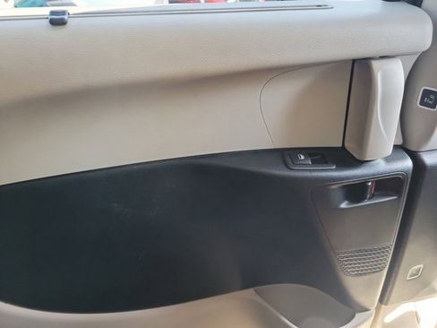 Used 2023 Chrysler Pacifica Touring-L image 17