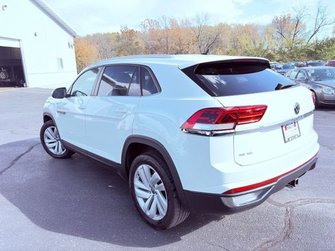 Used 2021 Volkswagen Atlas Cross Sport SE image 13
