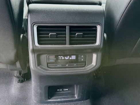 Used 2024 Volkswagen Atlas SE image 22