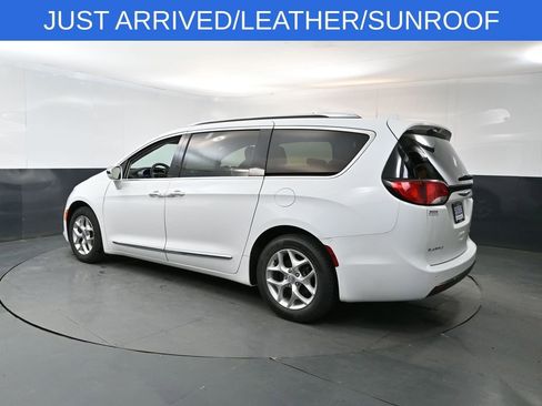 Used 2019 Chrysler Pacifica Limited FWD image 3