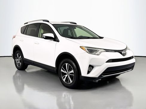 Used 2018 Toyota RAV4 XLE image 3