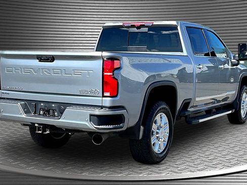 Used 2025 Chevrolet Silverado 2500 High Country w/ Technology Package AWD/4WD image 6