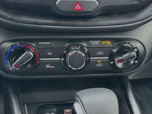 Used 2020 Kia Soul LX image 12