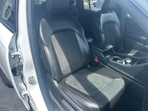 Used 2025 Jeep Grand Cherokee Altitude AWD/4WD image 21