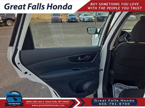 Used 2019 Nissan Rogue S image 12