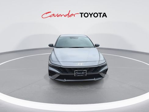 Used 2025 Hyundai Elantra SEL image 3