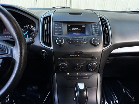 Used 2018 Ford Edge SE image 16