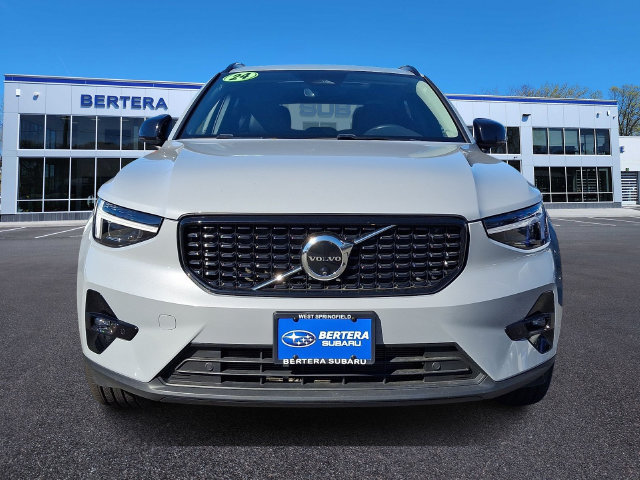 Used 2024 Volvo XC40 B5 Plus w/ Protection Package Premier AWD/4WD image 2