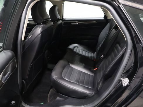 Used 2017 Ford Fusion SE w/ Fusion SE Technology Package image 7