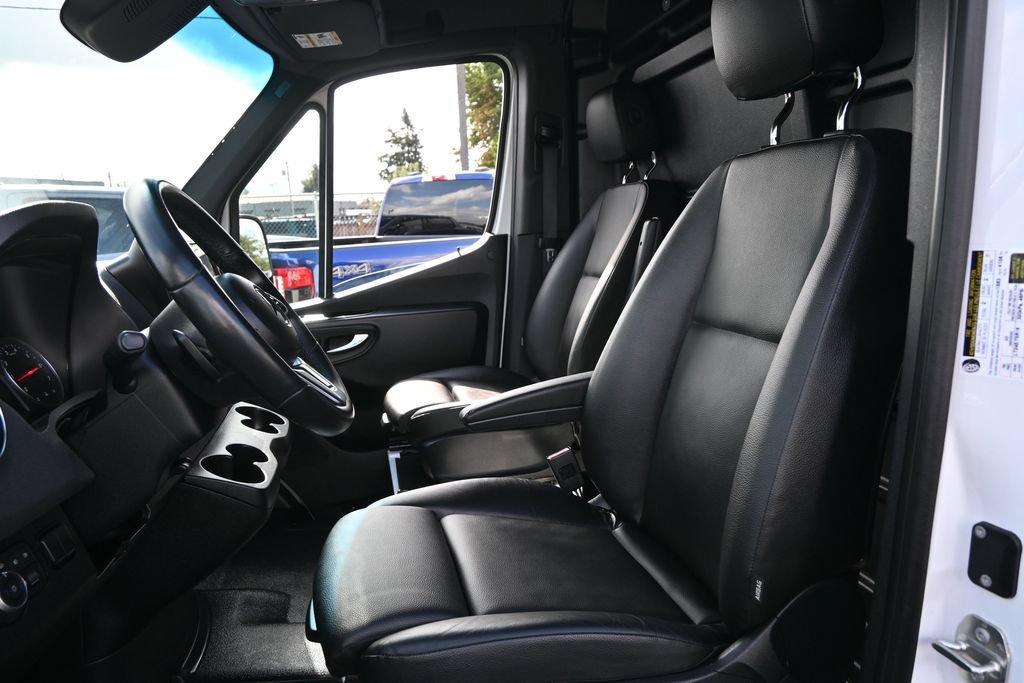 Used 2023 Mercedes-Benz Sprinter 2500 image 25