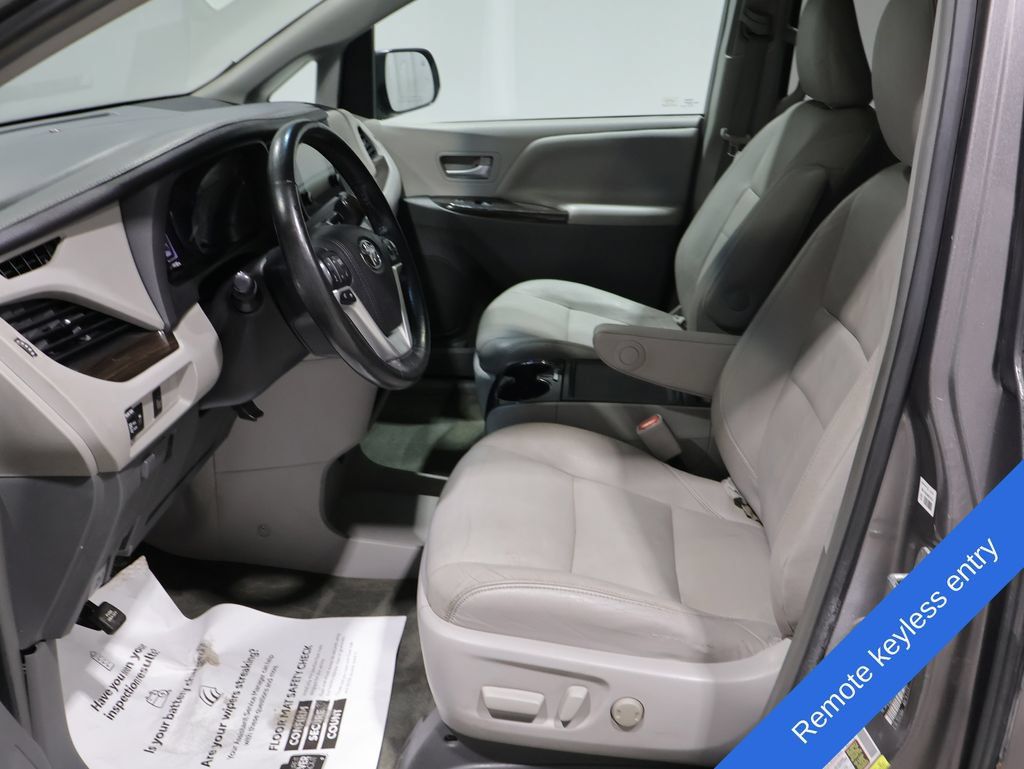 Used 2015 Toyota Sienna XLE AWD/4WD image 2