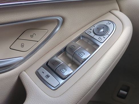 Used 2022 Mercedes-Benz GLC 300 4MATIC image 25