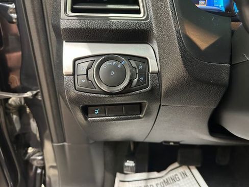 Used 2017 Ford Explorer XLT w/ Equipment Group 201A AWD/4WD image 17