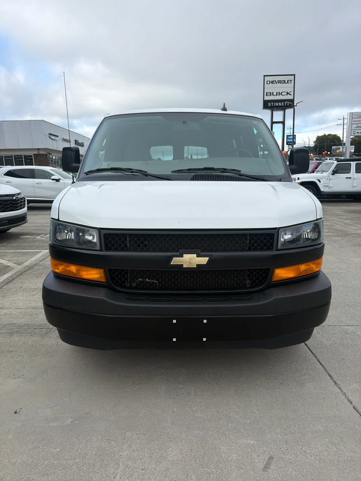 Used 2023 Chevrolet Express 3500 LS RWD image 3