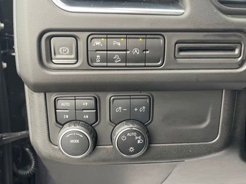 Used 2023 Chevrolet Suburban Premier image 14