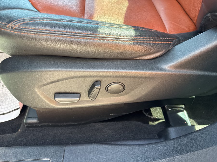 Used 2019 Ford Explorer XLT w/ Equipment Group 202A AWD/4WD image 37