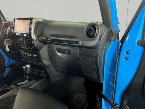 Used 2017 Jeep Wrangler Unlimited Sahara AWD/4WD image 23
