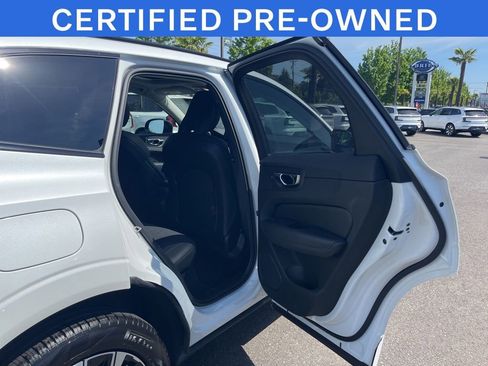 Certified 2025 Volvo XC60 B5 Plus AWD/4WD image 17