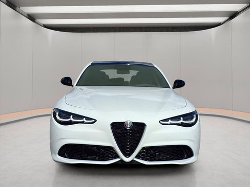 New 2025 Alfa Romeo Giulia image 2