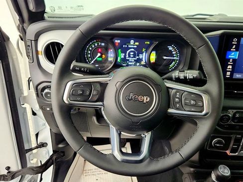 Used 2025 Jeep Wrangler Unlimited Sahara image 13