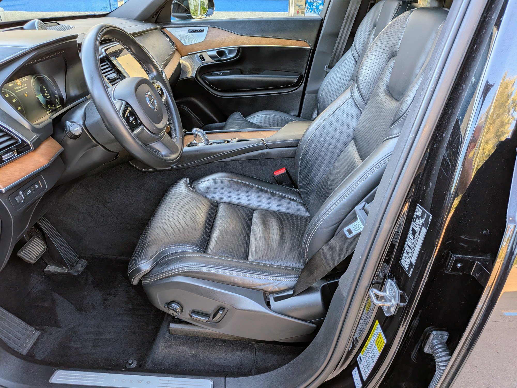 Used 2017 Volvo XC90 T8 Inscription w/ Vision Package AWD/4WD image 5