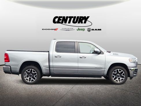 Used 2025 RAM 1500 Laramie AWD/4WD image 2