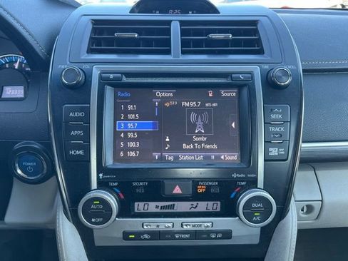 Used 2014 Toyota Camry XLE w/ Moonroof Package FWD image 16