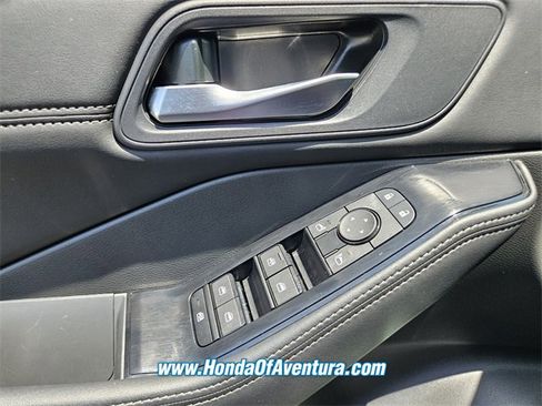Used 2024 Nissan Rogue SV w/ SV Premium Package image 25