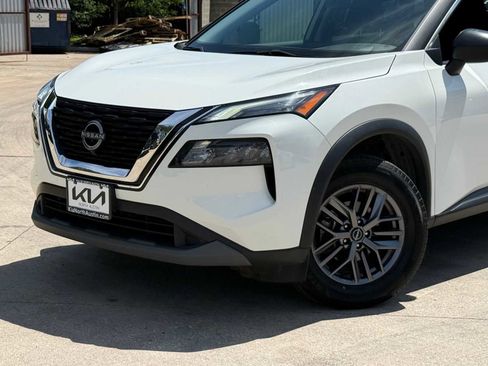 Used 2023 Nissan Rogue S AWD/4WD image 2