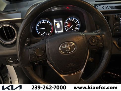 Used 2018 Toyota RAV4 LE image 18