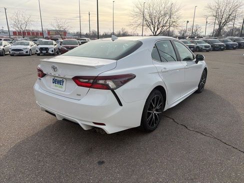 Used 2023 Toyota Camry SE image 5